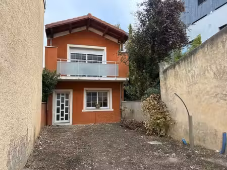 maison de luxe à vendre dans le quartier les poulettes