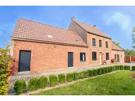 villa de charme prête à emménager (peb c) avec 3 ch, magnif