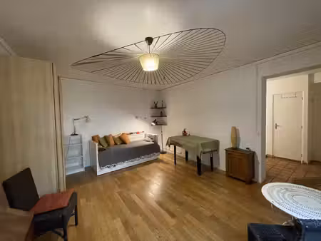à louer beau studio- proche ligne 11