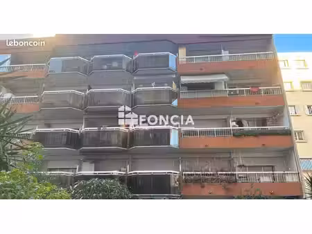 studio loué avec balcon au cœur de nice californie : un investissement prêt à l'emploi