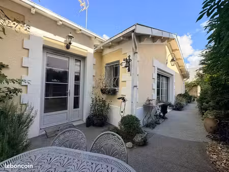 maison années 30 restaurée avec jardin et parkin