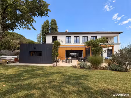 cahors – magnifique villa contemporaine 244 m² – piscine – 6 chambres – dpe a