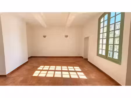 arles centre-ville - appartement rénové de 81 m² avec 3 chambres