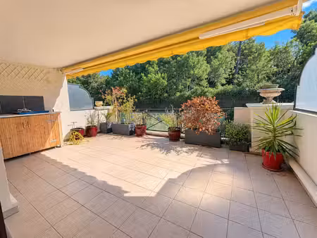 t4 de 99 m2 + 2 garages, résidence de standing - le pradet