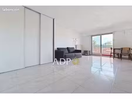 studio 1 pièce 31 m²
