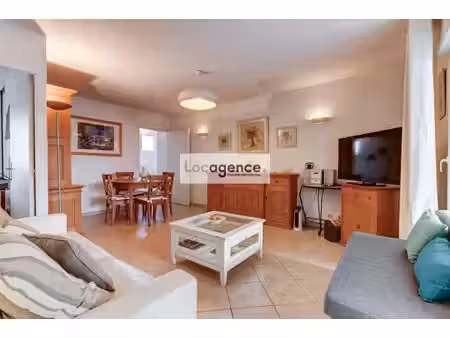 appartement 2 pièces avec parking proche plages et commerces