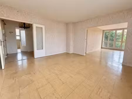 appartement avec balcon, parking et caves ? ravalement et