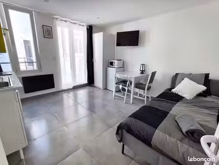 studio rénové - dpe c– emplacement premium entre la catho et sciences po lille, proche mét
