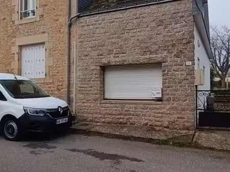 maison familiale avec jardin, idéalement située en plein bourg