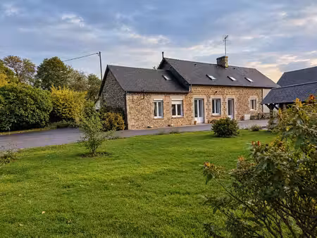 sud manche, limite mayenne, propriete agricole de 18 hectares