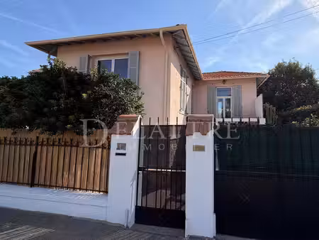 villa individuelle de 118 m² à deux pas de la mer - charme authentique et beau potentiel