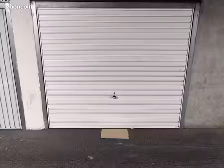 garage fermé de 15m2 à charras courbevoie