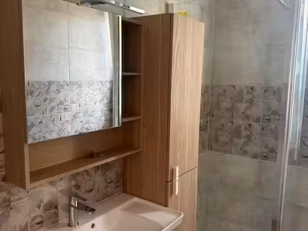 à louer – maison rénovée de 62 m² avec garage et jardin à loudéac (22600)