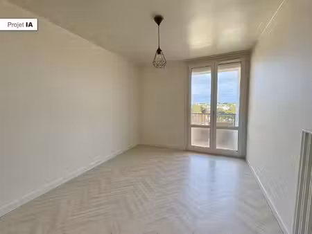 grand t2 avec balcon, cave et stationnement - laleu