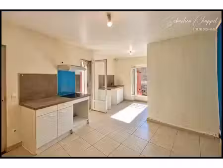 montblanc (34290) – immeuble avec revenus locatifs et potentiel d’aménagement