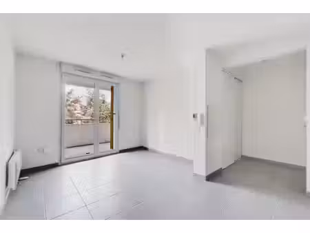en exclusivité ! découvrez cet appartement t3 de 54 m2, situ