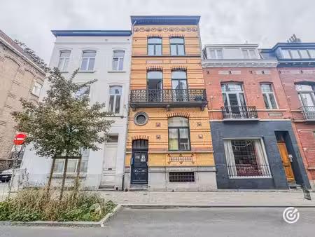 quartier ambiorix - bel immeuble de rapport de 3 unités