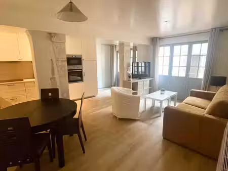 à louer appartement meublé t3 de 63 m2 avec cour privative
