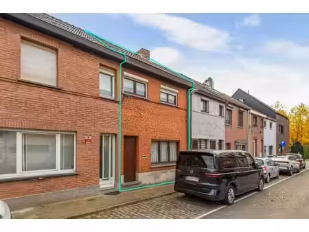 gunstig gelegen te renoveren woning met 3 slk, tuin met u...