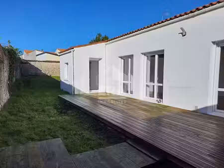 location maison 4 pièces 80.56 m² à la rochelle (17000), 1 600 €