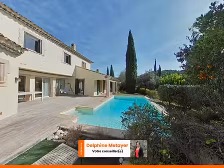 charmante villa provençale de 217 m² avec piscine et commodités à pied à lorgues