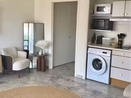 magnifique studio meublé juan les pins, rénové, aperçu mer