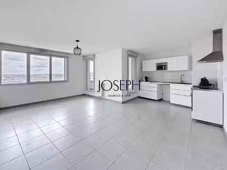 guilhemery - très bel appartement t4 de 88 m², avec 2 terrasses, et parking sous-sol.