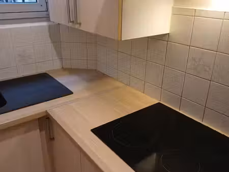 part. à part loue f2 - 43 m² - parfait état - rez-de-chaussée