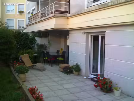 t2 rdc 49 m2 + terrasse + garage villeurbanne grand clément