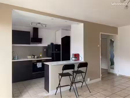t2 meublé avec balcon et garage