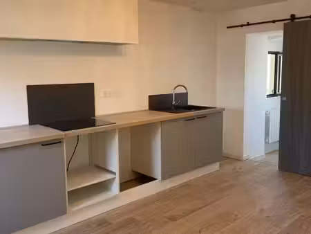 location maison de ville rénovée de 75 m² avec jardin