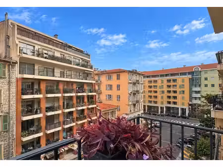 nice le port – 3 pièces avec balcon et loggia, au cœur d'un quartier prisé