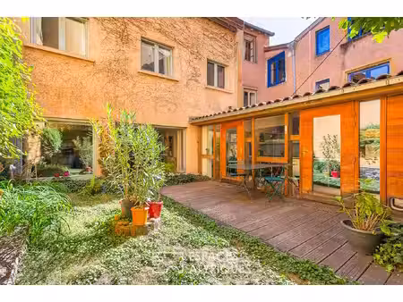 vieux lyon - duplex familial avec jardins au calme