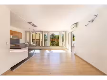 référence : 7435-ngu - appartement 5 pièces - terrasse sud - vue sur végétation et au calm