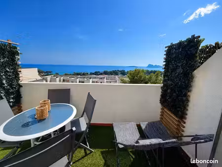 studio meublé - vue mer - terrasse - parking