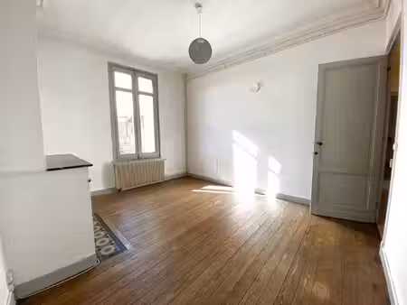 t3 - hôtel de police
