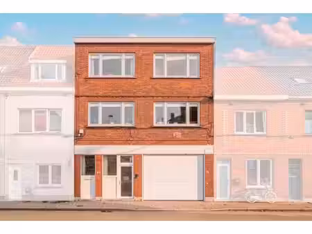 ruime op te frissen woning met atelier/garage