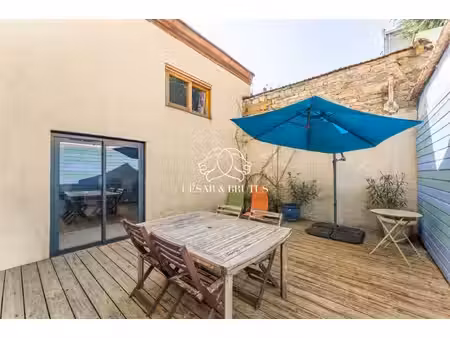grand appartement style loft en duplex avec patio privatif