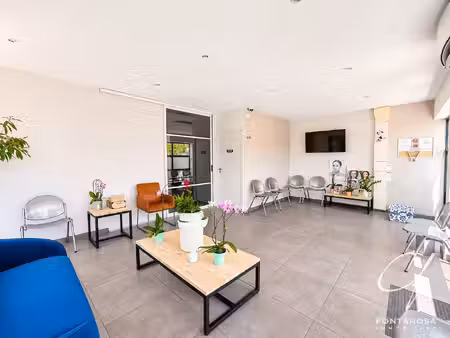 local commercial ou professionnel 97 m² avec 3 stationnements