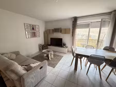 auch t2 meublé récent avec balcon et parking