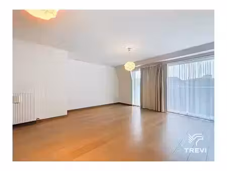appartement à louer à avenue de calabre 25a woluwe-saint-lambert (vbe84662)