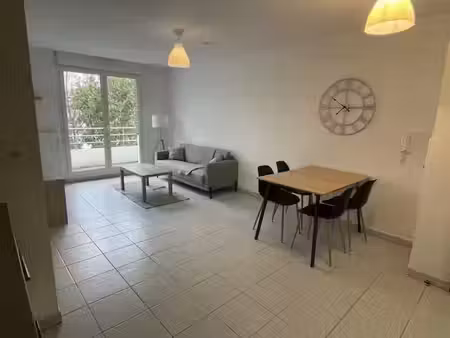 t2 en residence securisee avec balcon et parking