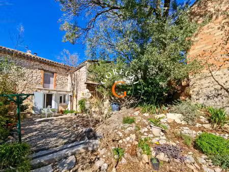 a vendre à seulement quelques kilométres d'uzès