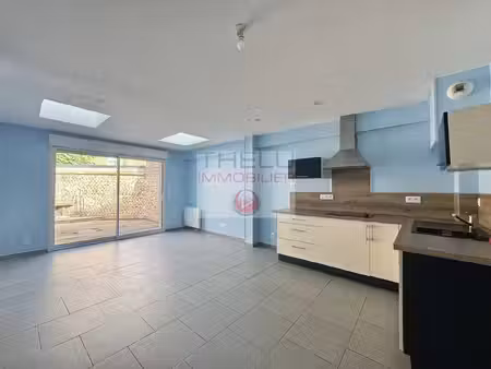 saint-honoré, t2 avec cave et cour privative