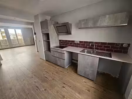 appartement t3 refait à neuf avec parking et balcon