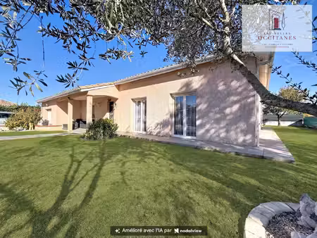 superbe villa de plain pied sur terrain clos avec piscine