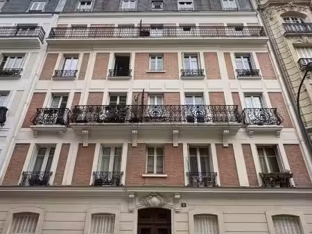 appartement 3 pièces 52m2 gare de bécon, charme de l’ancien, calme et beau potentiel