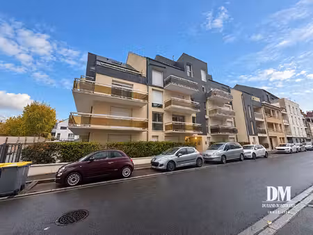 orléans ? t2 lumineux avec balcon, parking et cave