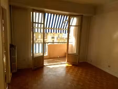 studio secteur republique en parfait état