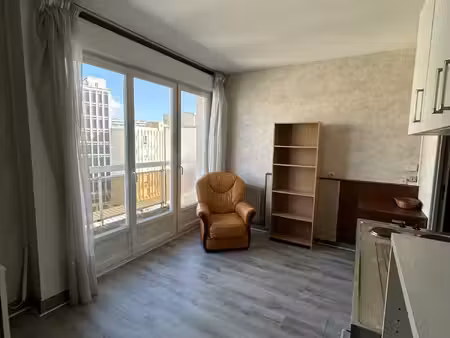 grand studio avec balcon
